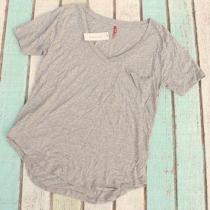 Francesca’s Basic Heather Gray T-shirt NWT 🕷